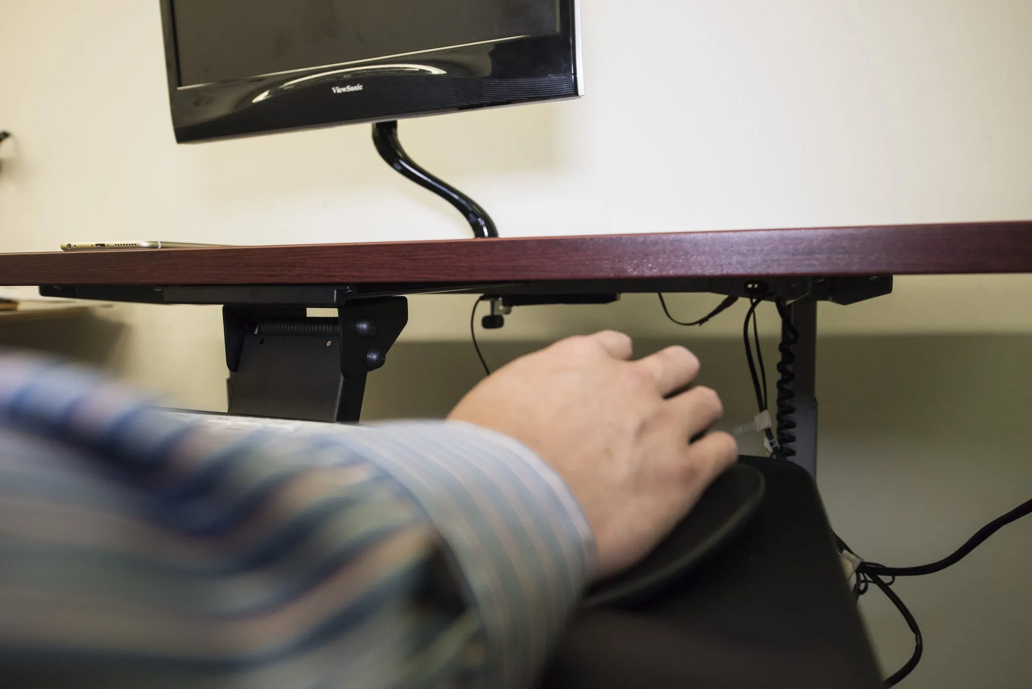 Adjustable Keyboard Tray (AKT01) with Height and Swivel Adjustments