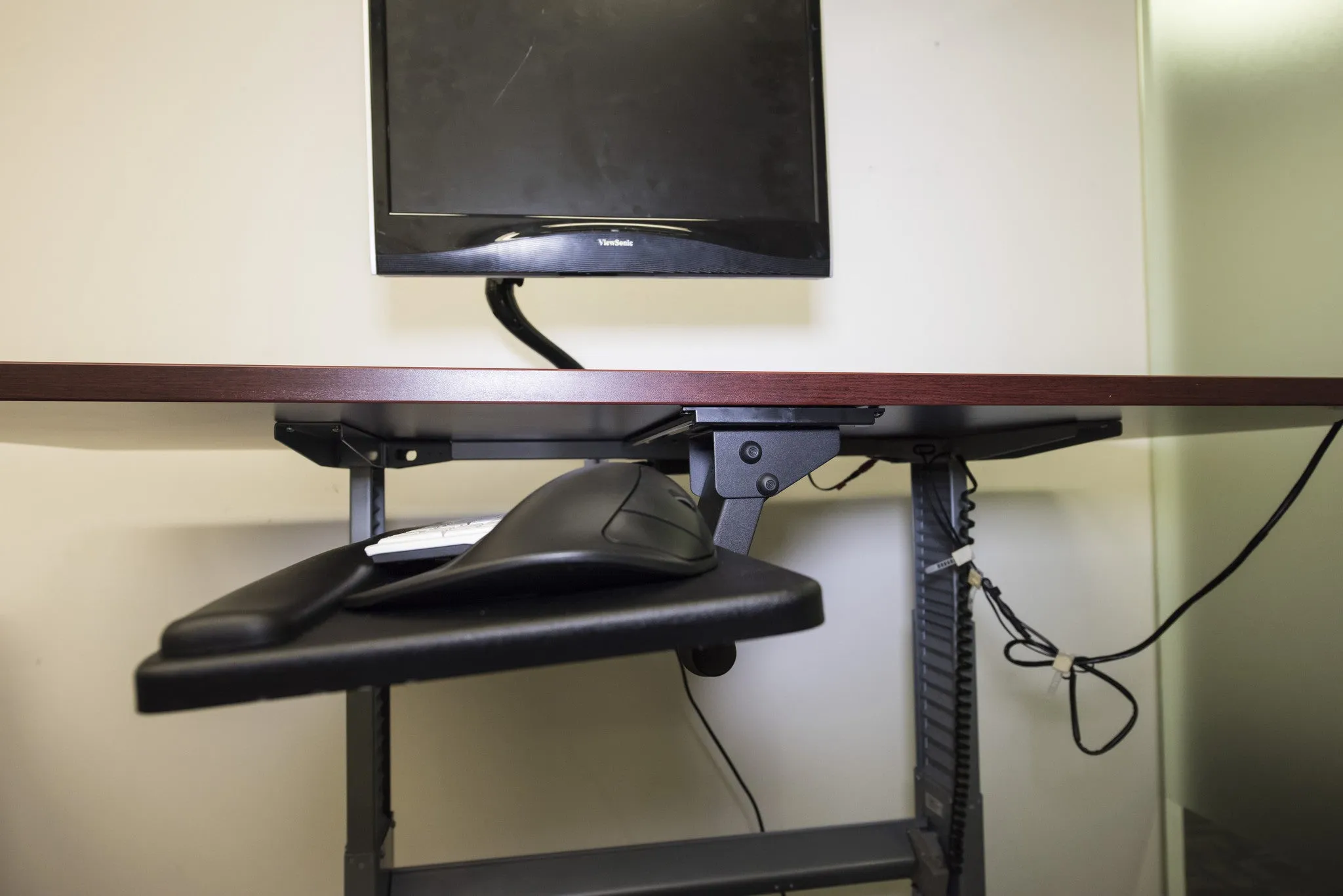 Adjustable Keyboard Tray (AKT01) with Height and Swivel Adjustments