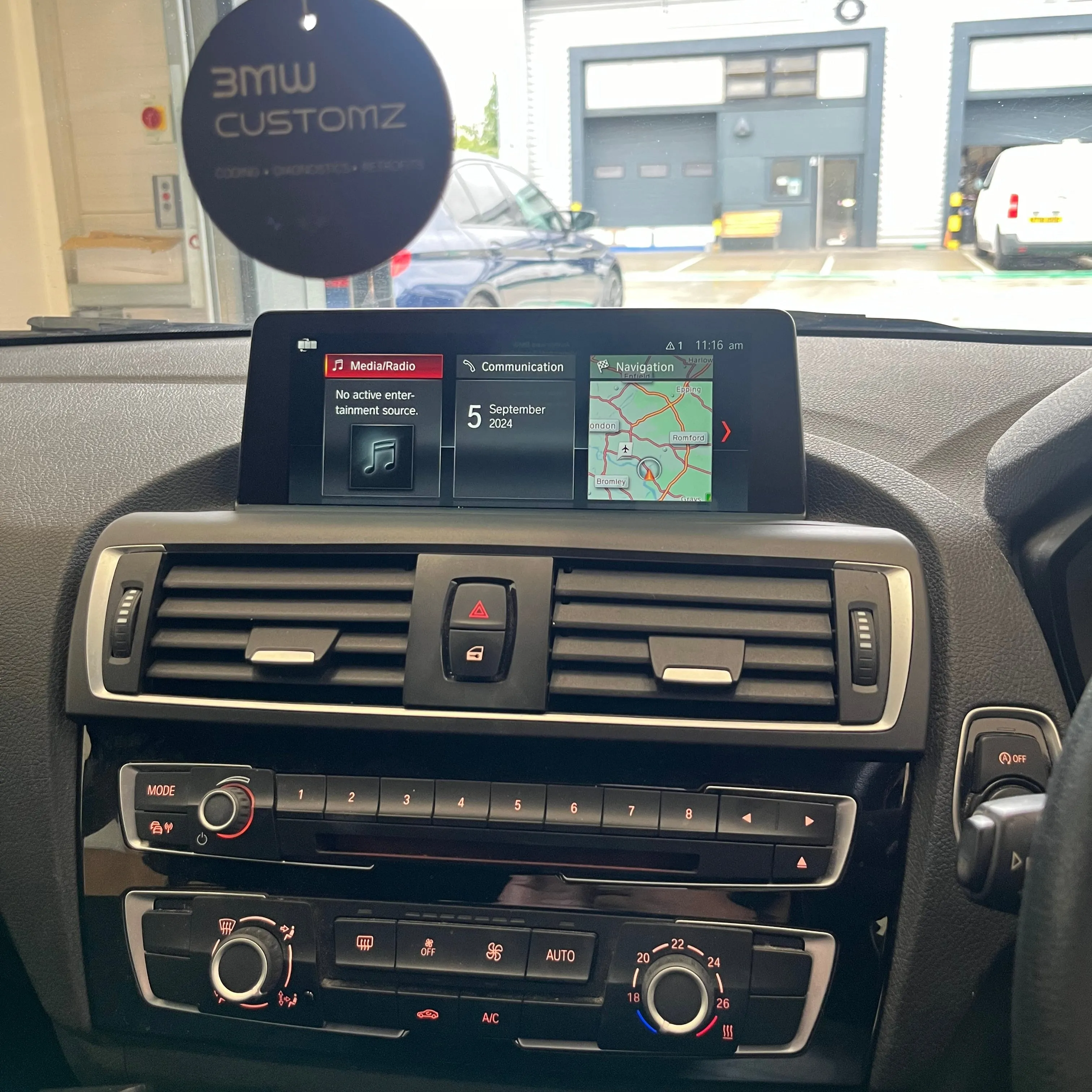 BMW ID6 OEM EntryNav2 / EntryEvo Retrofit – CarPlay Edition