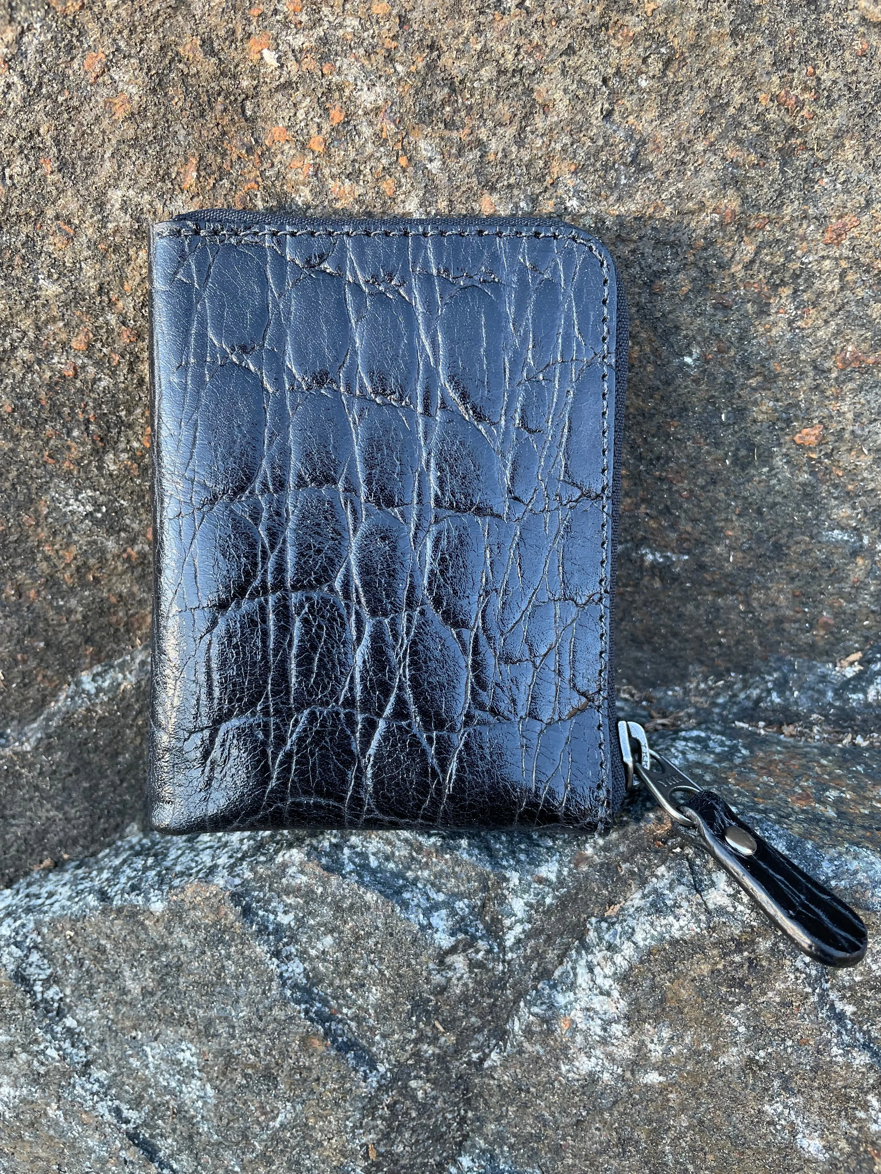 Compact ZIP black croco debossed